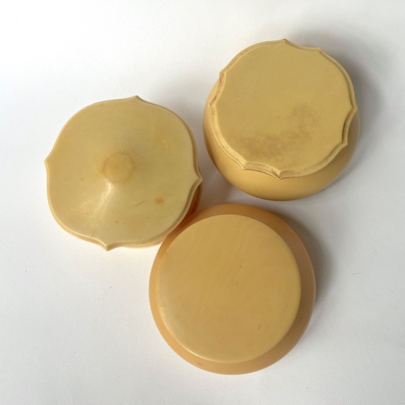 3 Vintage Faux Ivory Powder Jars Celluloid Du Barry Pyralin England Containers - Picture 11 of 15